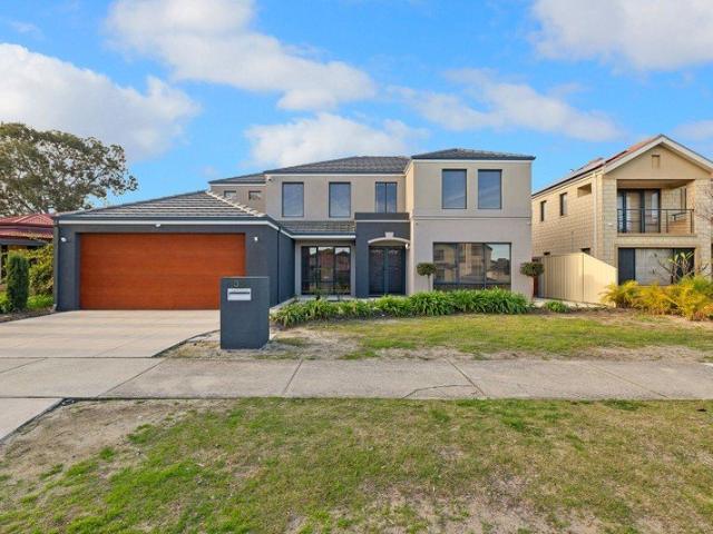 EXCEPTIONAL FAMILY RESIDENCE!