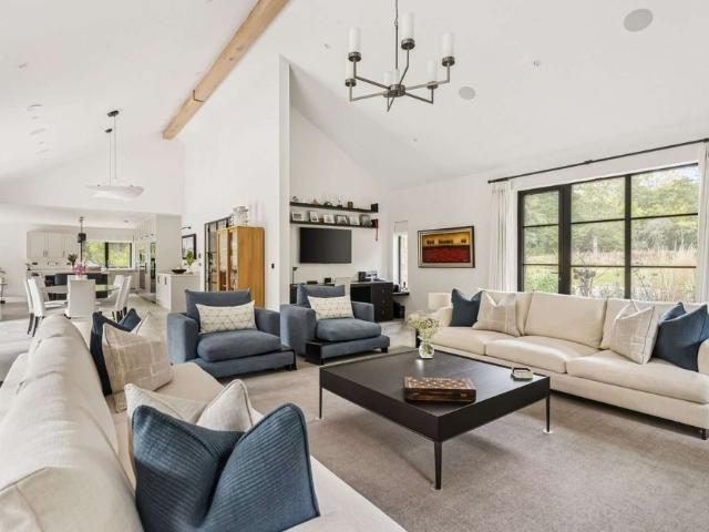 Exceptional five bedroom contemporary family home