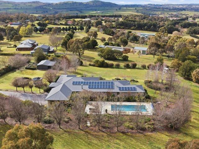 Exceptional Five Bedroom Acreage Living in Yass