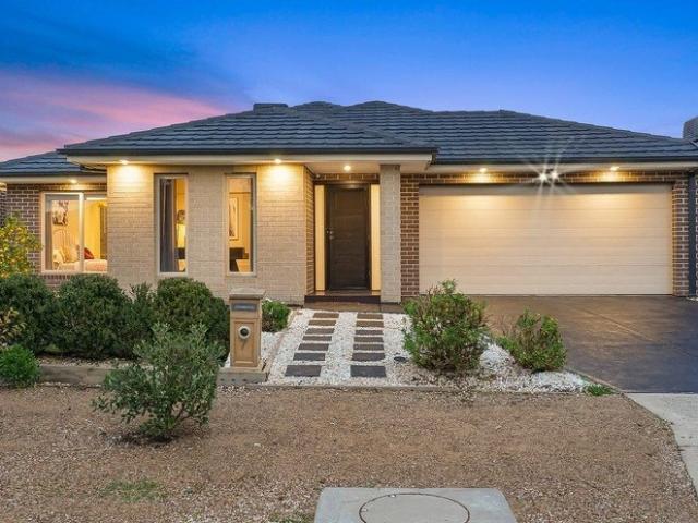 Exceptional Four Bedroom Family Home with Versatile Living Spaces! APPLICATIONS NOW OPEN