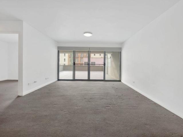Exceptional Harbourside Apartment with Expansive Outdoor Space