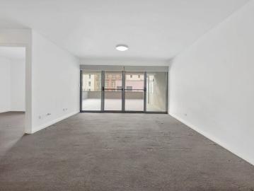 Exceptional Harbourside Apartment with Expansive Outdoor Space