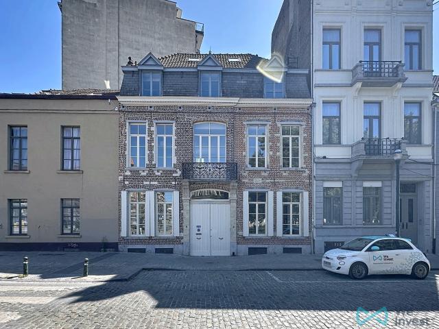 Exceptional house with five bedrooms in Bruxelles