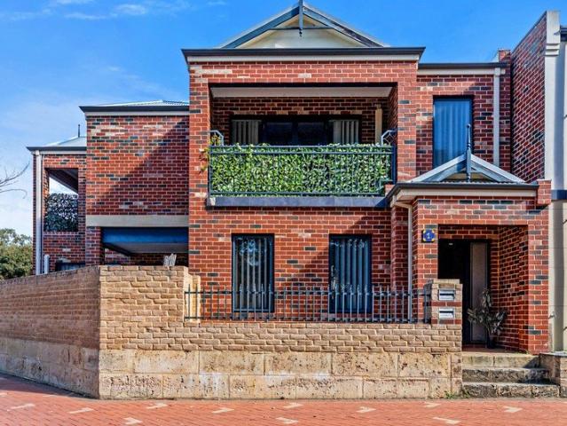Exceptional Investment & Lifestyle Opportunity No Strata Fees