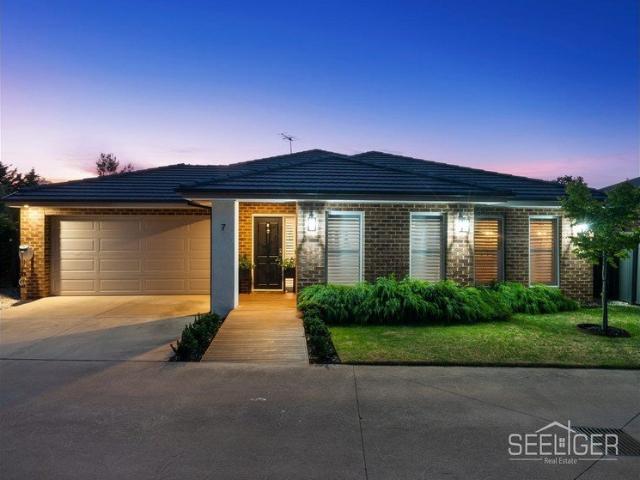 Exceptional Lakeside Luxury Sophisticated Living in Yarrawonga