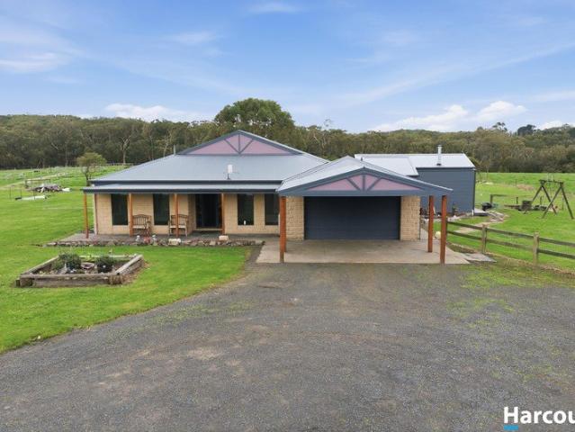 Exceptional Lifestyle & Equine Property on Approx. 30 Acres
