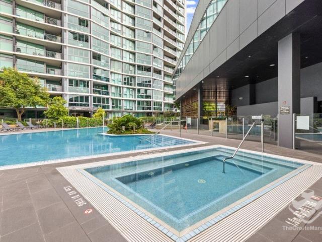 Exceptional Lifestyle & Investment Opportunity in Hamilton Harbour