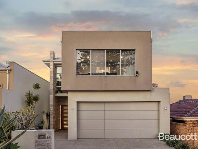 Exceptional Lifestyle Living on the Inglewood Border