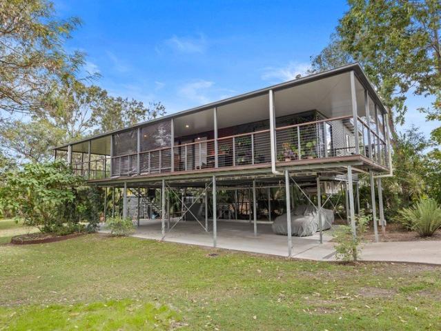 EXCEPTIONAL LIFESTYLE PROPERTY ON 1,444M² WITH TWO MASTER SUITES AND EXPANSIVE OUTDOOR LIVING