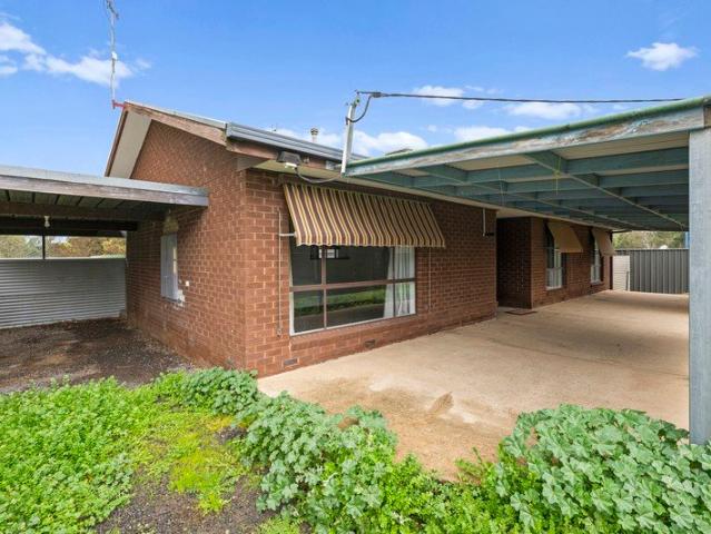 Exceptional Lifestyle Property with Development Potential on the Edge of Town