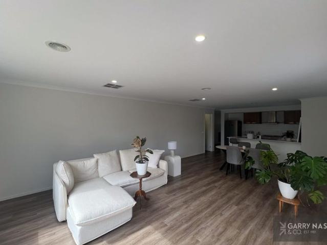 EXCEPTIONAL LIVING IN SOUGHT AFTER LOCATION