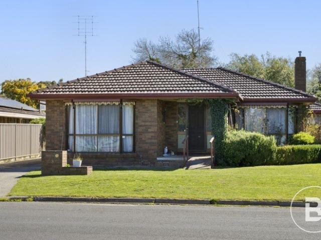 EXCEPTIONAL LOCATION AND PRACTICAL LIVING IN WENDOUREE