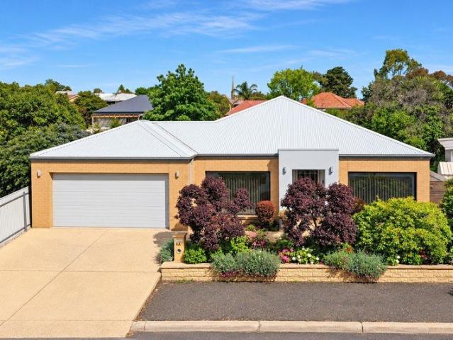 Exceptional Location Modern Living Without the Maintenance
