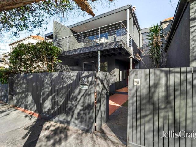 Exceptional lock & leave living by the bay