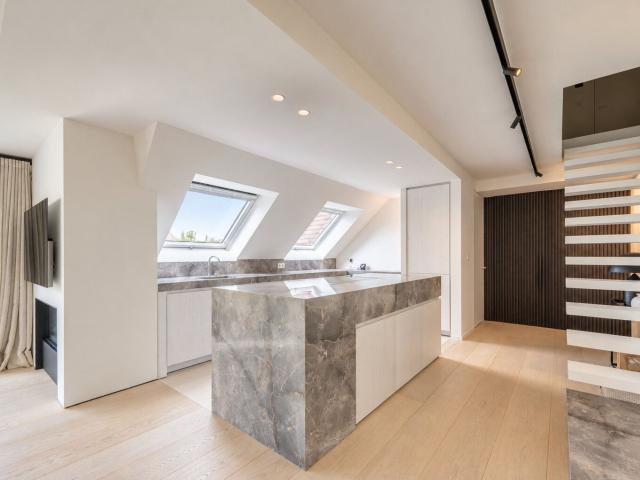 Exceptional luxury duplex apartment with 3 bedrooms for r.