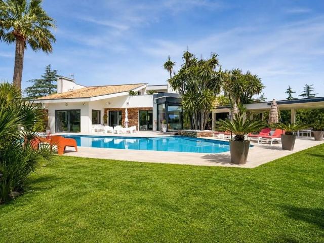 EXCEPTIONAL LUXURY ESTATE WITH 7,300 SQM LANDSCAPED PARK ? PEROLS, SOUTH OF FRANCE