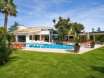 EXCEPTIONAL LUXURY ESTATE WITH 7,300 SQM LANDSCAPED PARK ? PEROLS, SOUTH OF FRANCE