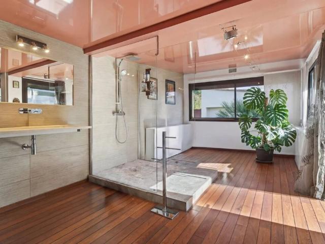 Exceptional Luxury Villa with Indoor Wellness Area, Dual Swimming Pools and Independent Guest House ? Juvignac, Montpellier, South of France