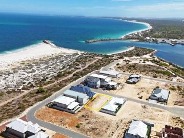 Exceptional Marina Living Lot 38, 4 Mermaid Cove, Seagate Marina