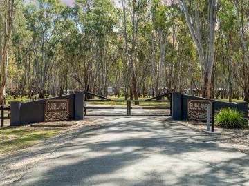 Exceptional Murray River Frontage 291 meter frontage, 38 acres of prime land with income & lifestyle rewards in Tocumwal township