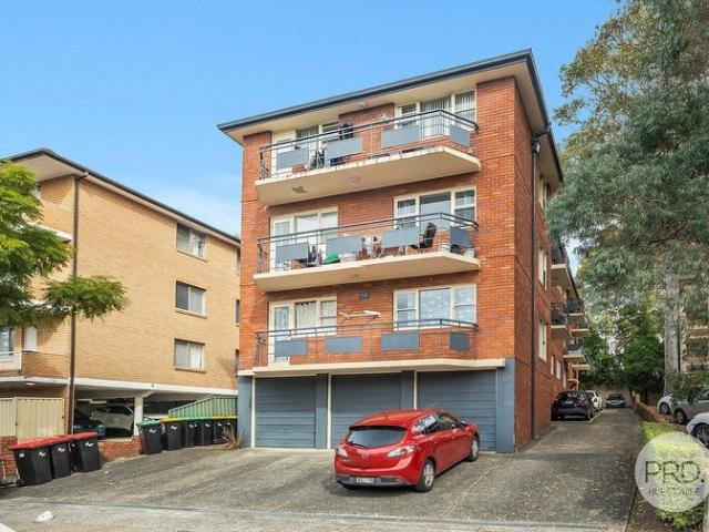 Exceptional One Bedroom Unit In Convenient Location Available Now!
