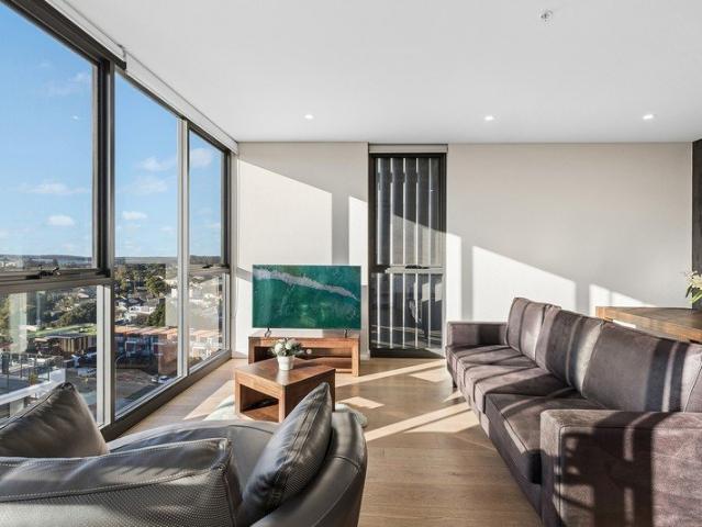 Exceptional One Bedroom Apartment: L10 Position, Water & City Views, Light Filled Aspect, Lift Access, Study, Car Space, Gym, Rooftop & Walk To Bus!