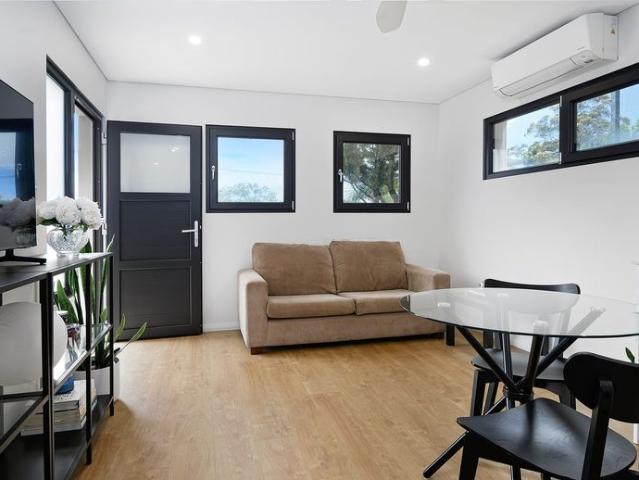 Exceptional One Bedroom Granny Flat – All Inclusive!