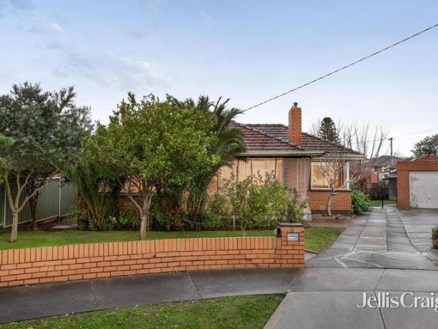 Exceptional Opportunity on 737m² approx. in a Prized Court Setting