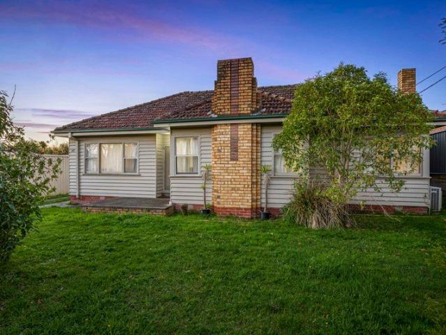 Exceptional Opportunity on 1,633sqm Secure Shed, Long Term Tenant & Scope to Add Value