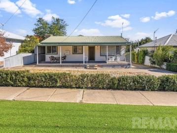 Exceptional Opportunity Opposite Wagga's Botanical Gardens