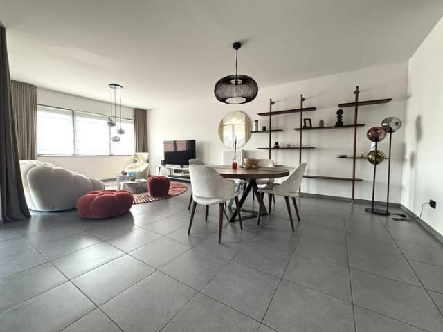 Exceptional penthouse 4 BEDR,3 BATHR, parking and cellar