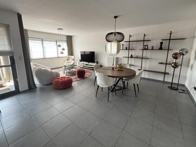 Exceptional penthouse 4 BEDR,3 BATHR, parking and cellar