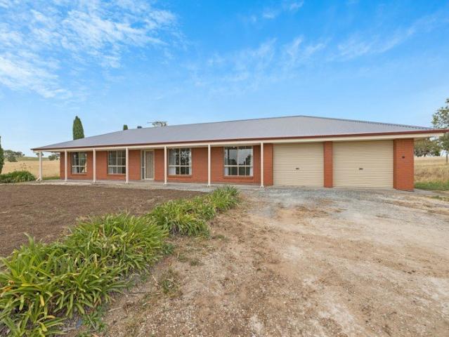 Exceptional property with endless outdoor possibilities in picturesque Mount Barker