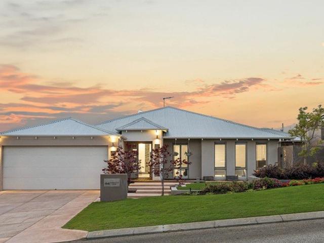 Exceptional Residence in Prestigious Hazelwood Loop