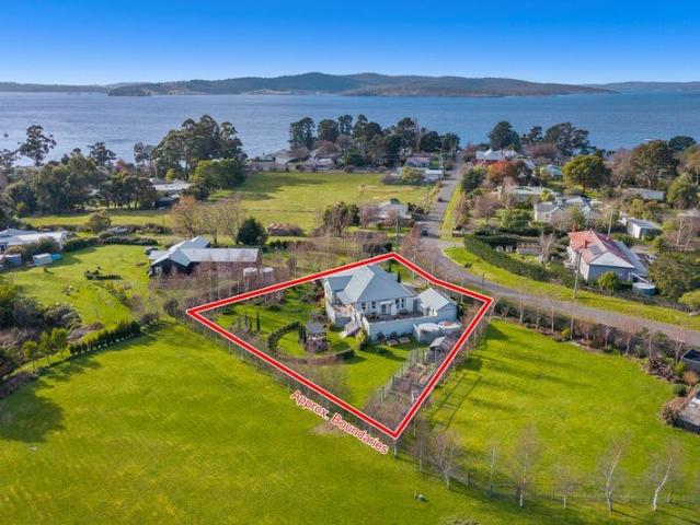 Exceptional residence on 1,787 sqm of land