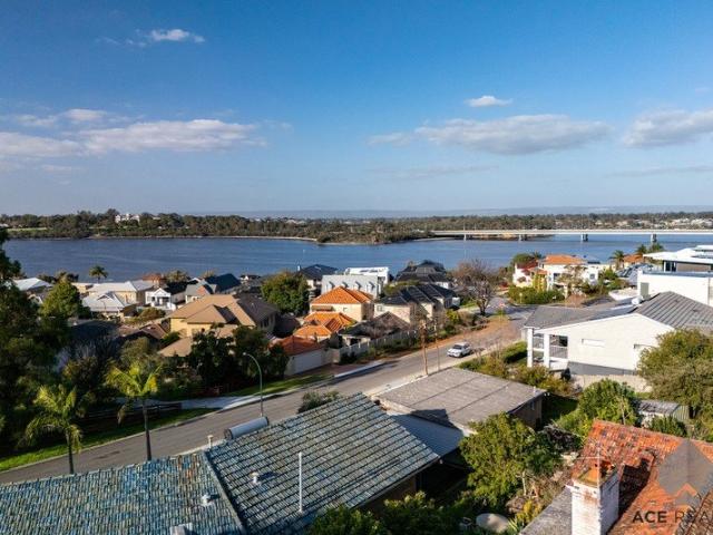 EXCEPTIONAL RIVER & CITY VIEWS