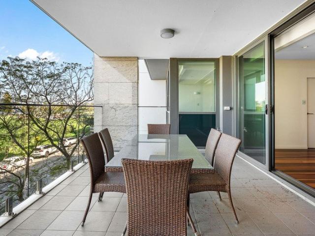 Exceptional riverside lifestyle fully furnished apartment