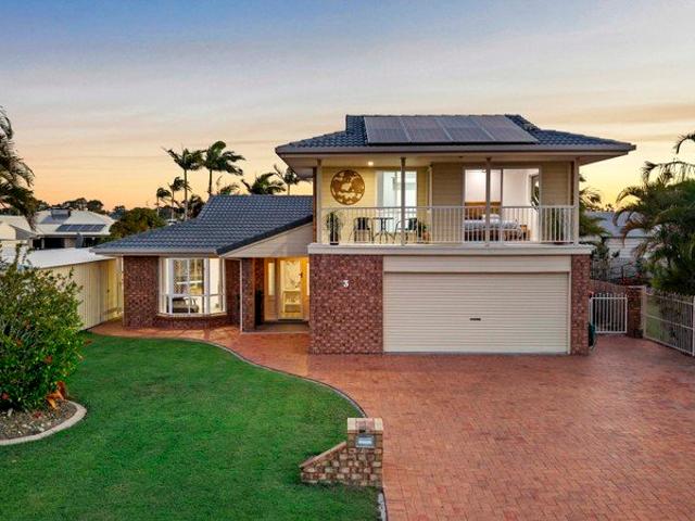 Exceptional Scale, Flexible Living & Coastal Lifestyle Complete with Pool & Generous 800m2 Allotment