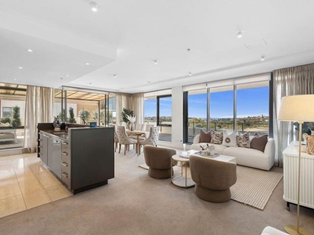 Exceptional Scale, Sunlit Interiors & Sweeping Manly Views