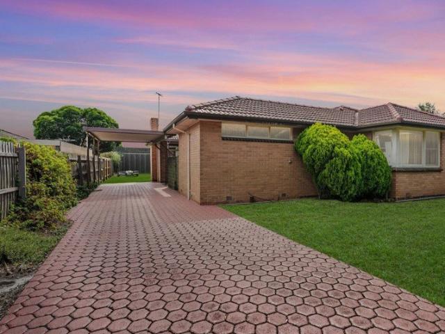 Exceptional Seaford Family Home With Spacious Backyard
