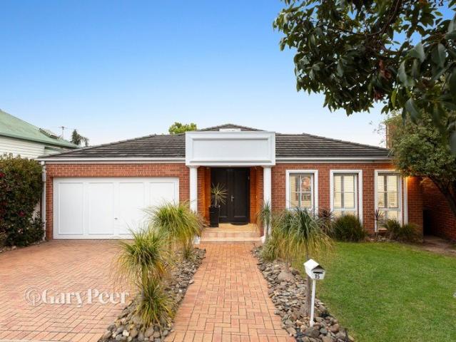 Exceptional single level family living