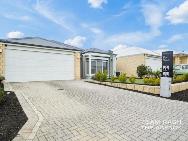 Exceptional Six Bedroom Family Living with 10kW Solar & Outstanding Convenience