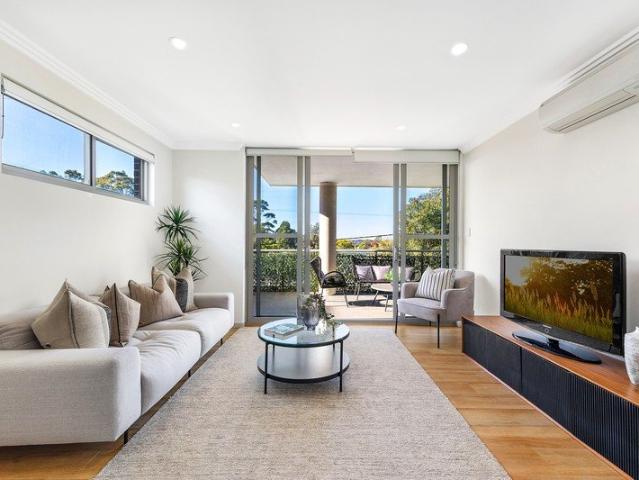 Exceptional space, walk to everything convenience, zoned for Hornsby North Public School