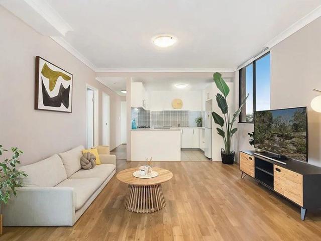 Exceptional Space and Quality in a Full Brick Complex