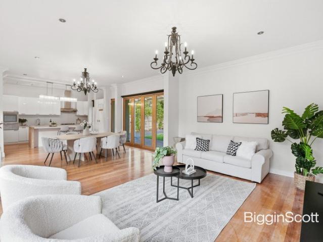 EXCEPTIONAL SPACE, EFFORTLESS LIVING AND AN ENVIABLE ADDRESS!