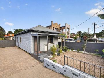 Convenience at Your Doorstep | Sunlit Living in the Heart of Lakemba