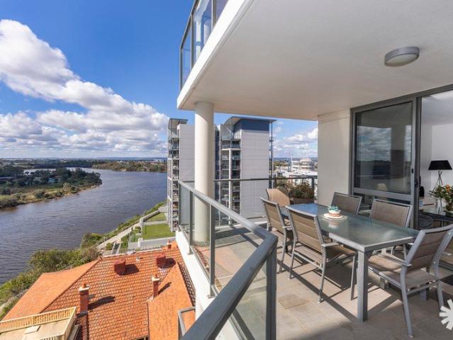 EXCEPTIONAL SPACE, RIVERSIDE LIFESTYLE & RESORT STYLE LIVING