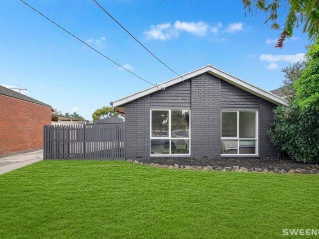 Exceptional Space, Side Access & An Oversized Entertainer's Garage!