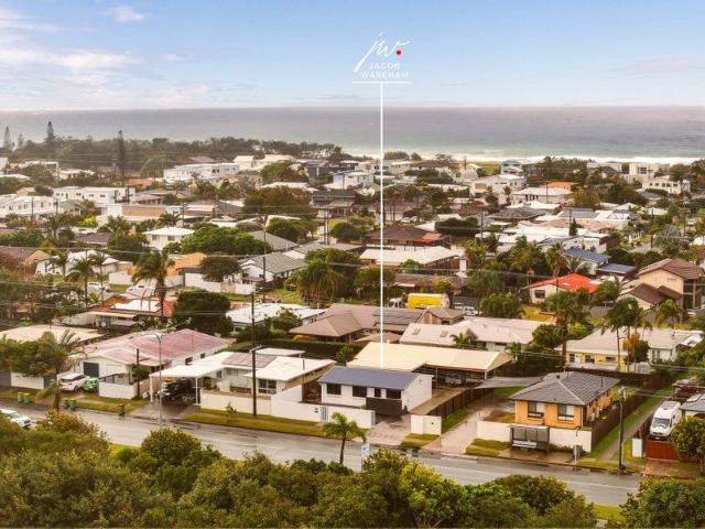 Serious Shed, Serious Space Just 450m from the Beach