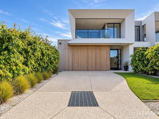 Exceptional space, style and effortless lift access by the beach